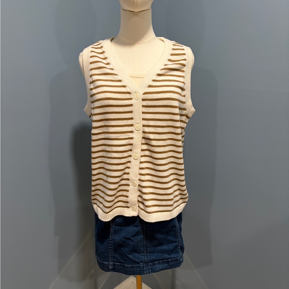 Croft & Barrow Striped Sweater Vest Women’s Medium Cream Brown Button Front Knit - Picture 6 of 7